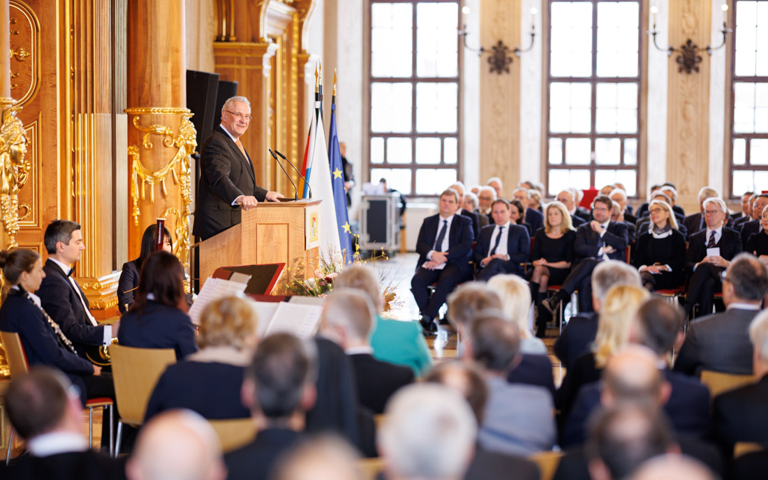 Augsburg, 01.02.2023: Innenminister Joachim Herrmann im Augsburger Rathaus. ©Bayerisches Innenministerium